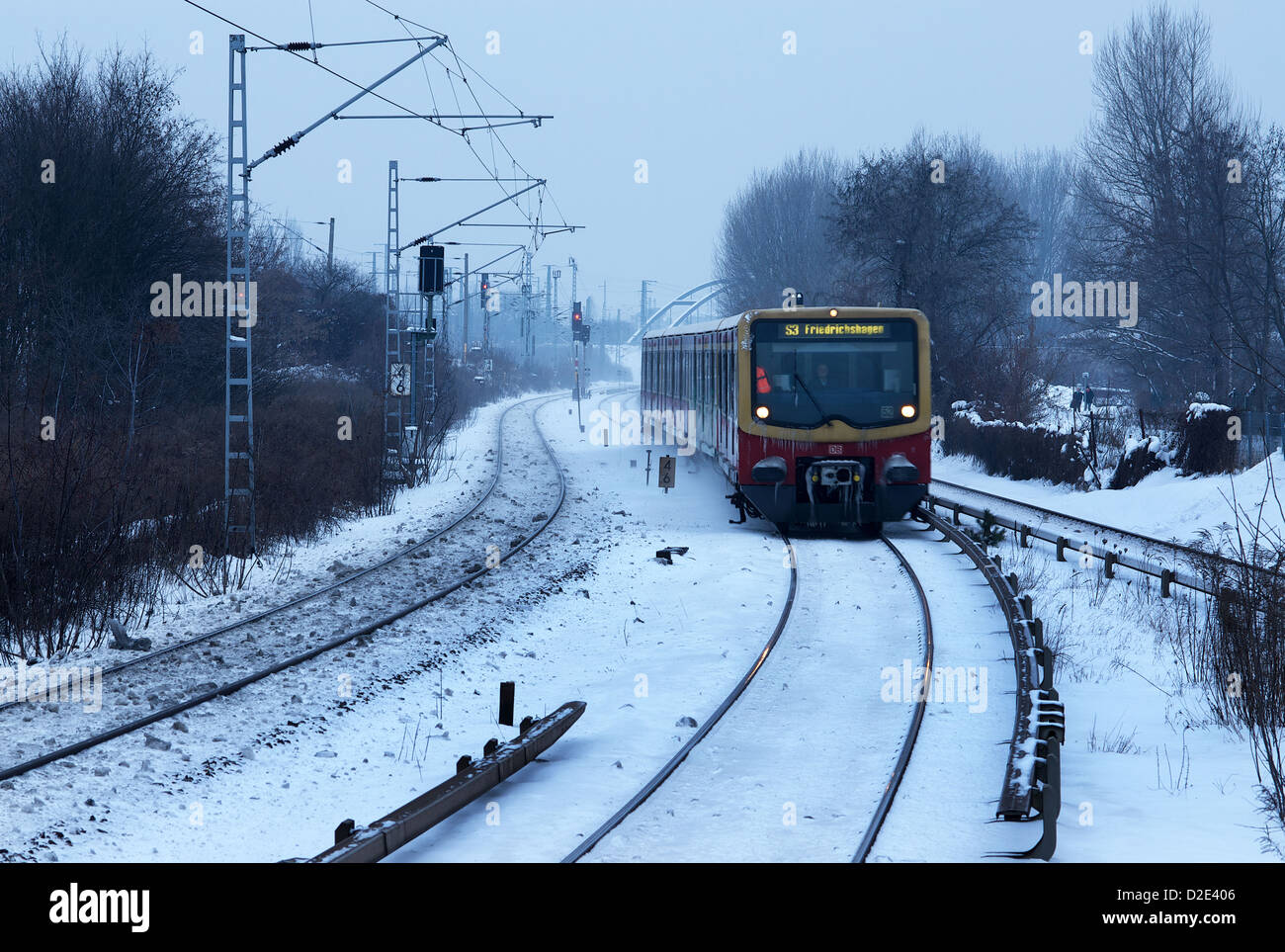 Berlino, Germania, circolazione treni in inverno Foto Stock
