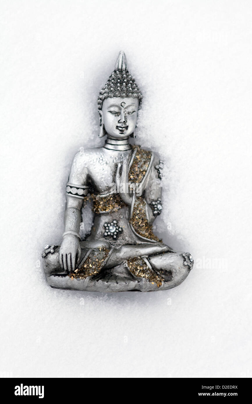 Argento Thai statua del Buddha nella neve Foto Stock