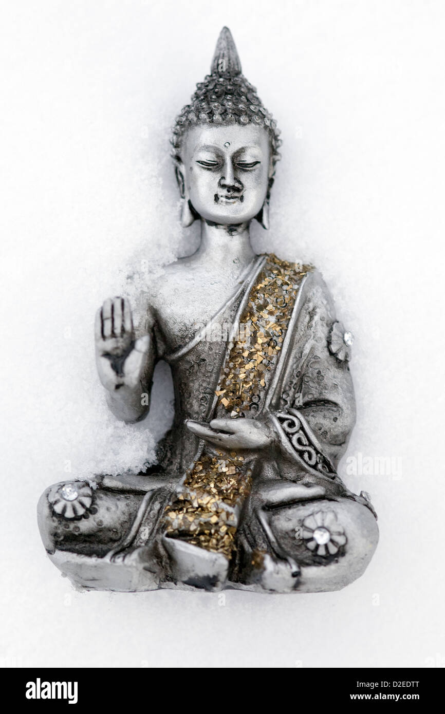 Argento Thai statua del Buddha nella neve Foto Stock