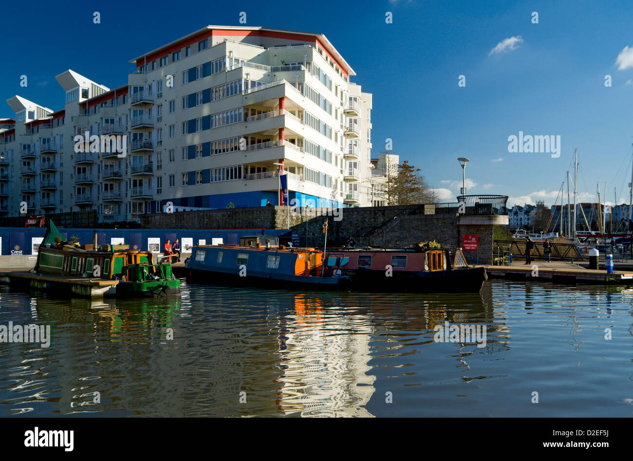 Blocco di appartamenti oltre a floating harbour bristol Inghilterra Foto Stock