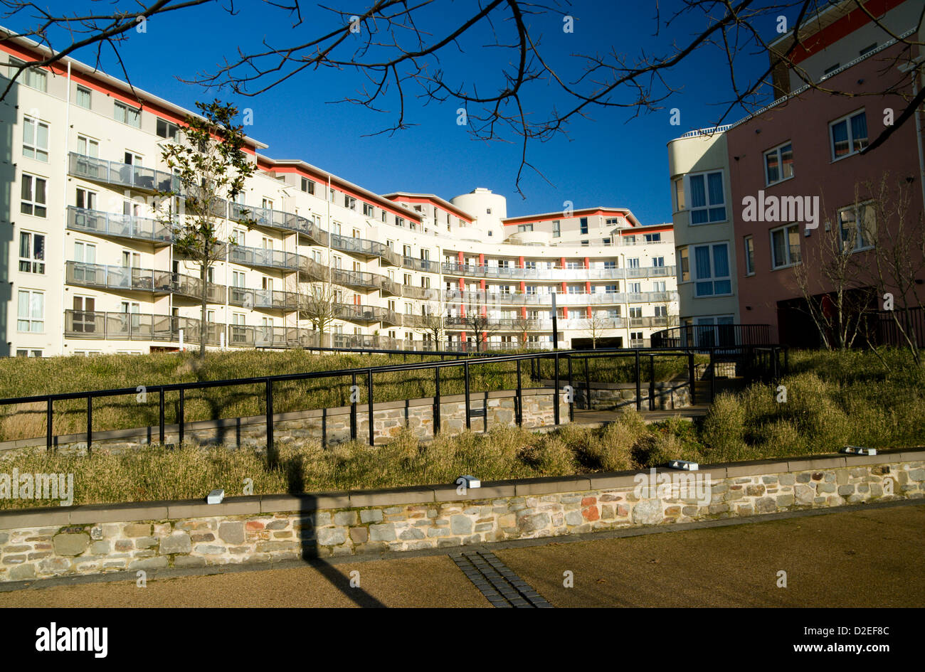 Edificio moderno oltre a floating harbour bristol Inghilterra Foto Stock