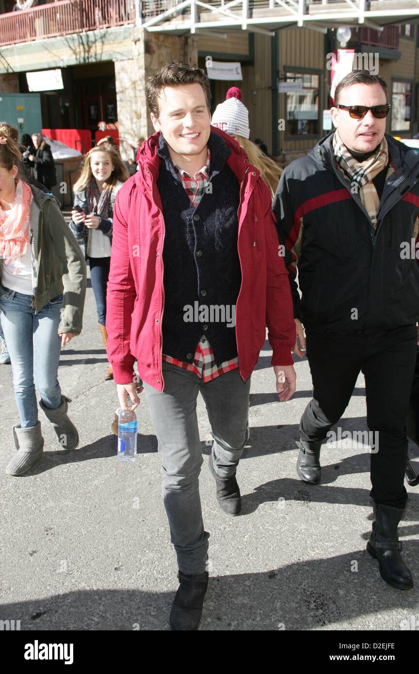 Jonathan Groff fuori circa Celebrity Candids Sundance Film Festival 2013 - MON Park City UT 21 gennaio 2013 Foto di: James Foto Stock