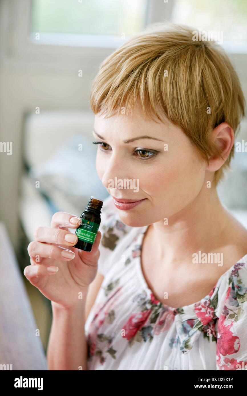 OLIO ESSENZIALE Foto Stock