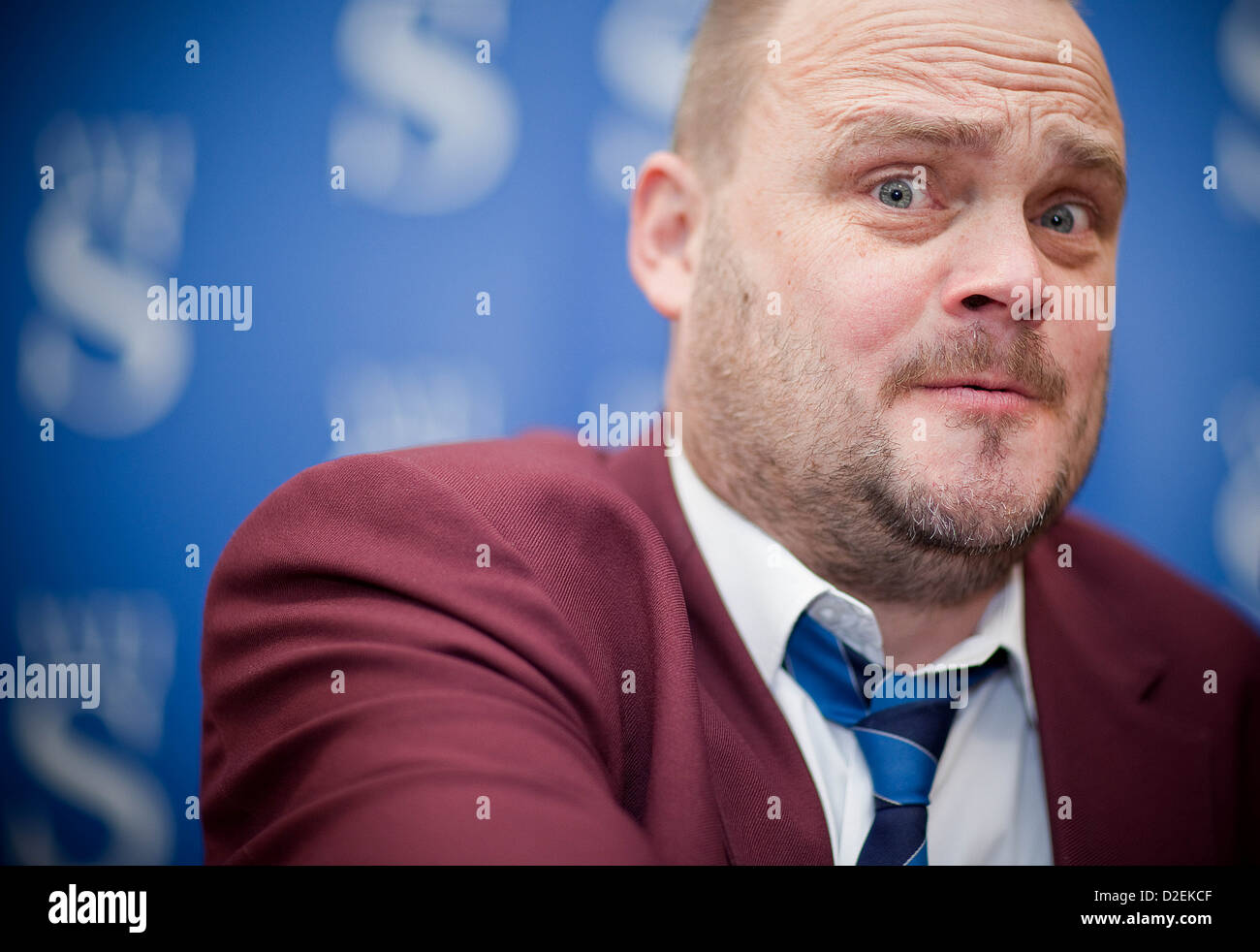 Ritratto di Al Murray "Pub landlord" promuovendo il suo libro Pub Quiz a WHSmiths Manchester Arndale. Foto Stock