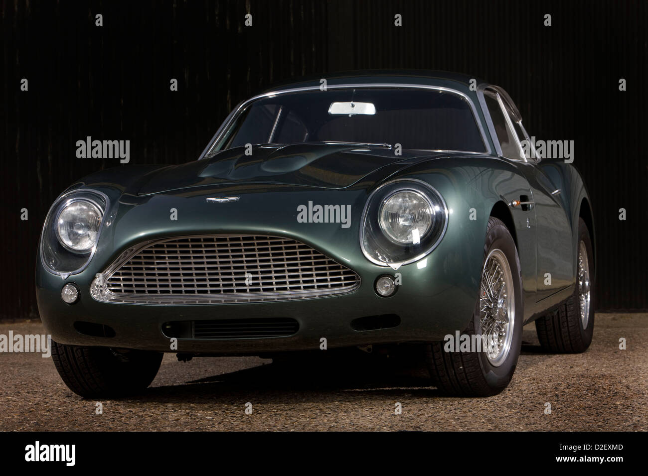Verde scuro Aston Martin DB4 auto sportiva Foto Stock
