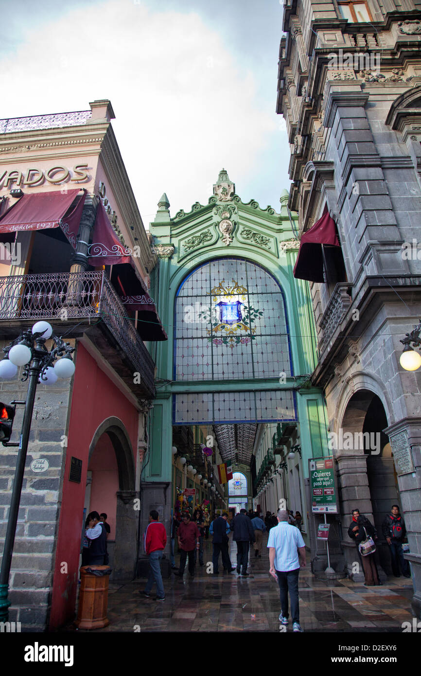 Pasaje Central del Ayuntamiento, passaggio coperto con negozi in Puebla - Messico Foto Stock