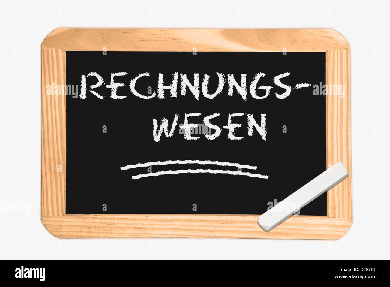 Dettaglio foto di una lavagna con il tedesco iscrizione sistema contabile, bianco gesso si trova in un angolo Foto Stock