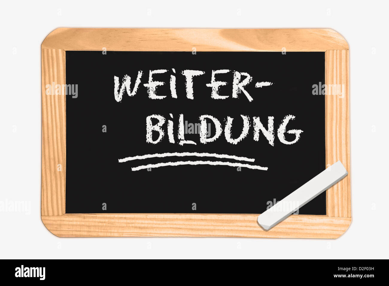 Dettaglio foto di una lavagna con il tedesco iscrizione ulteriore istruzione, bianco gesso si trova in un angolo Foto Stock