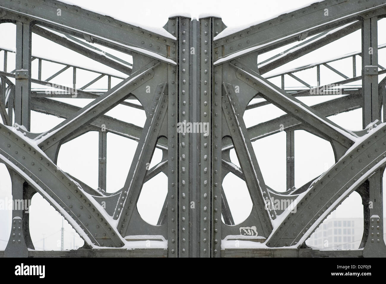 Travature metalliche su un ponte Foto Stock