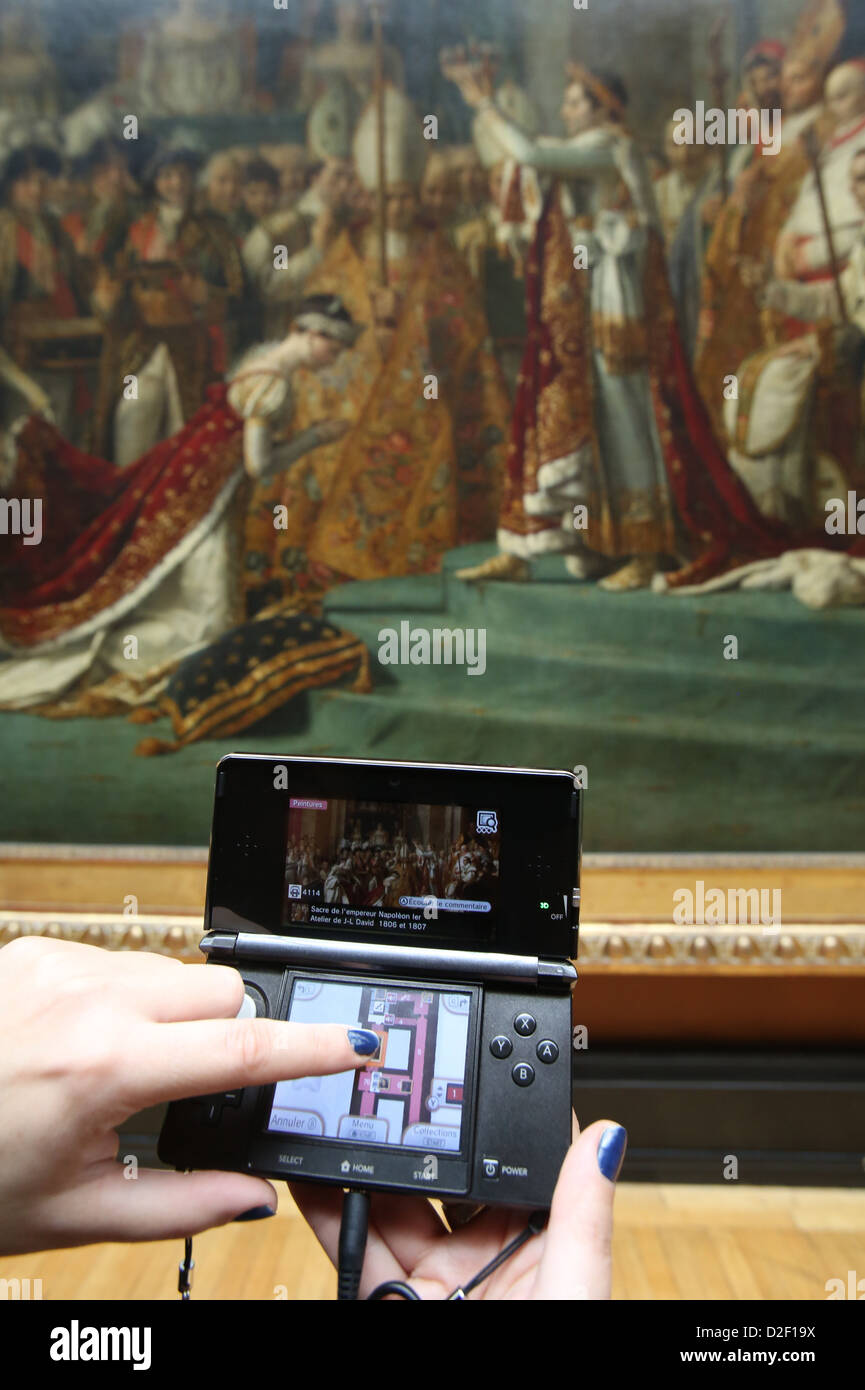Il museo del Louvre. Visita con un Nitendo 3DS. Parigi. La Francia. Foto Stock