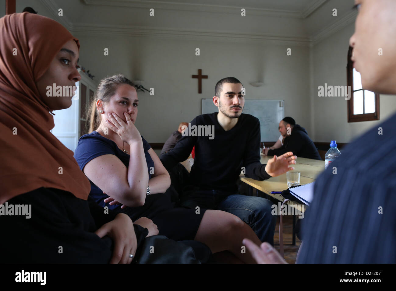 Incontro interreligioso in una chiesa di Parigi. La Francia. Foto Stock