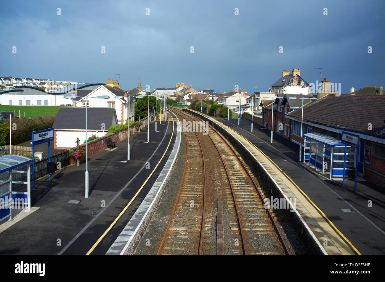 Castlerock stazione ferroviaria con le piattaforme di vuoto nella Contea di Londonderry Irlanda del Nord Foto Stock