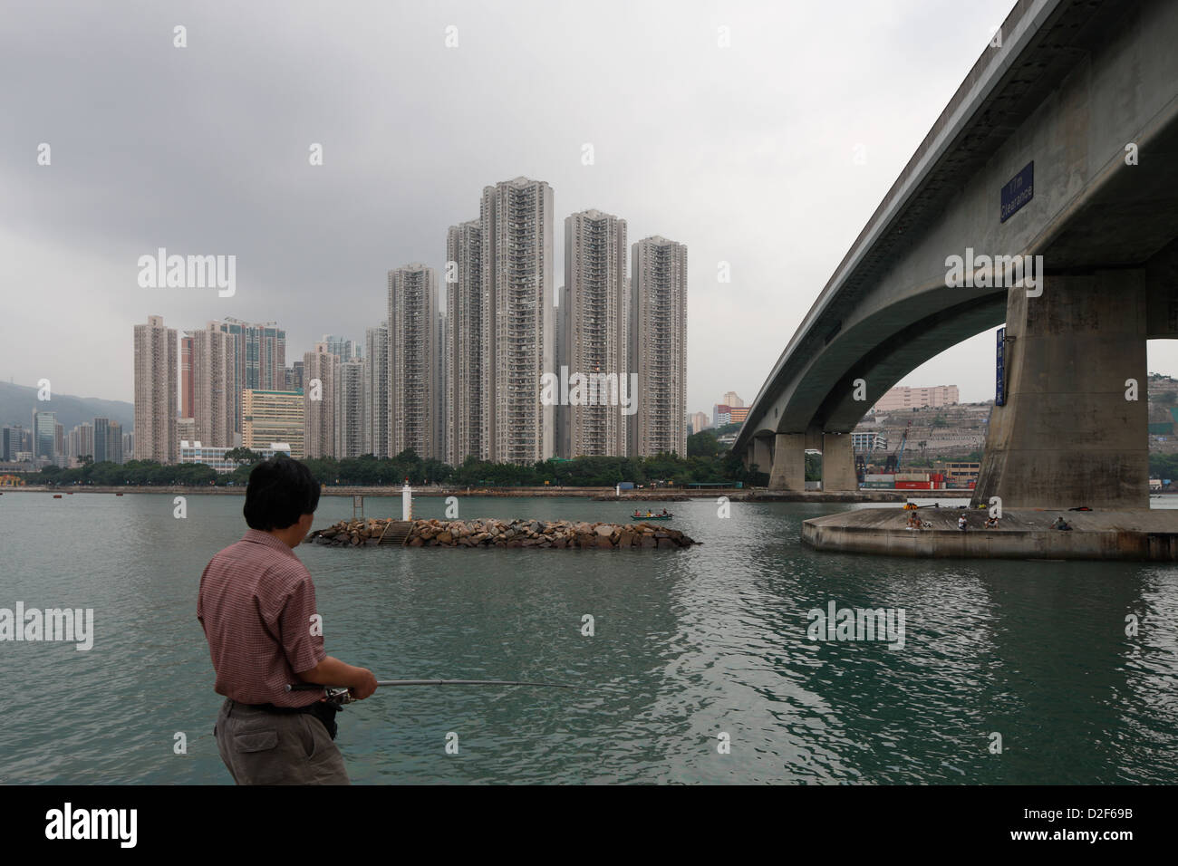 Hong Kong, Cina, Tsing Yi North Bridge e Wohntuerme Foto Stock