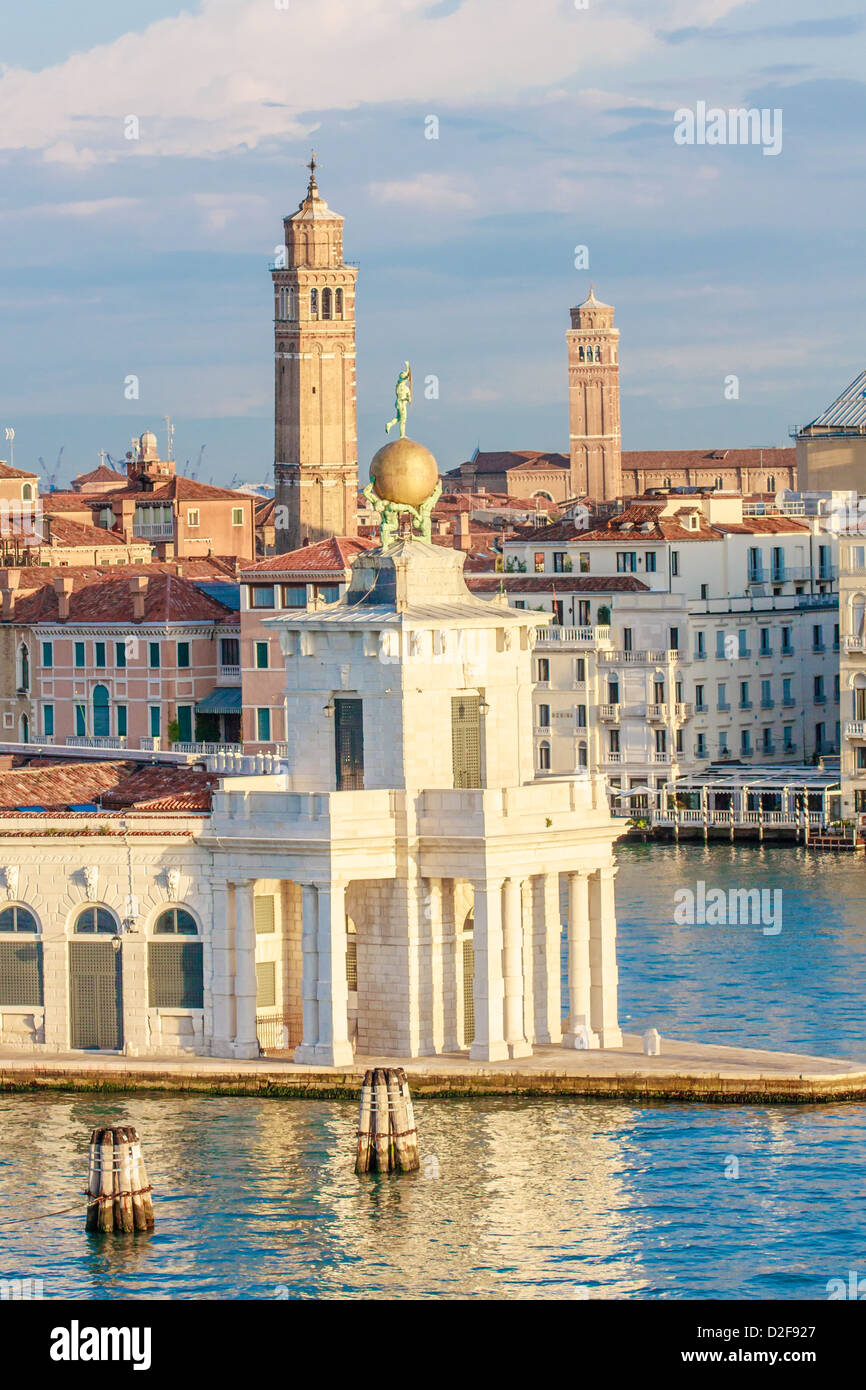 Venezia, Punta della Dogana di mare all'ingresso del Canale Grande Foto Stock