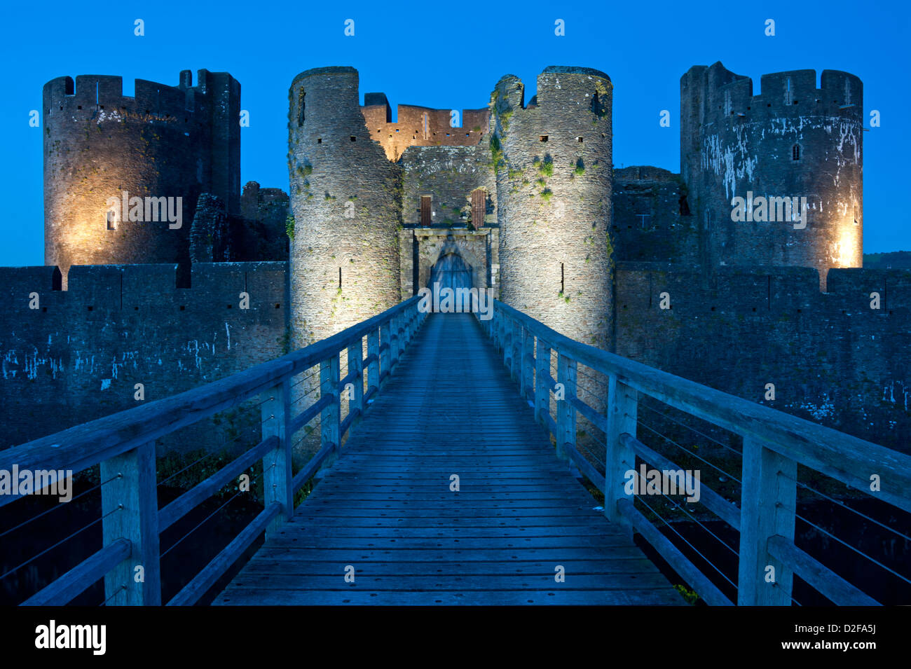 Castello di Caerphilly di notte, Caerphilly, South Wales, Regno Unito Foto Stock