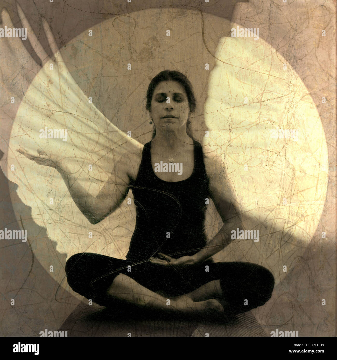 Donna in ricettivo mudra Yoga meditazione posano con sovrapposizione di ala. Foto Stock