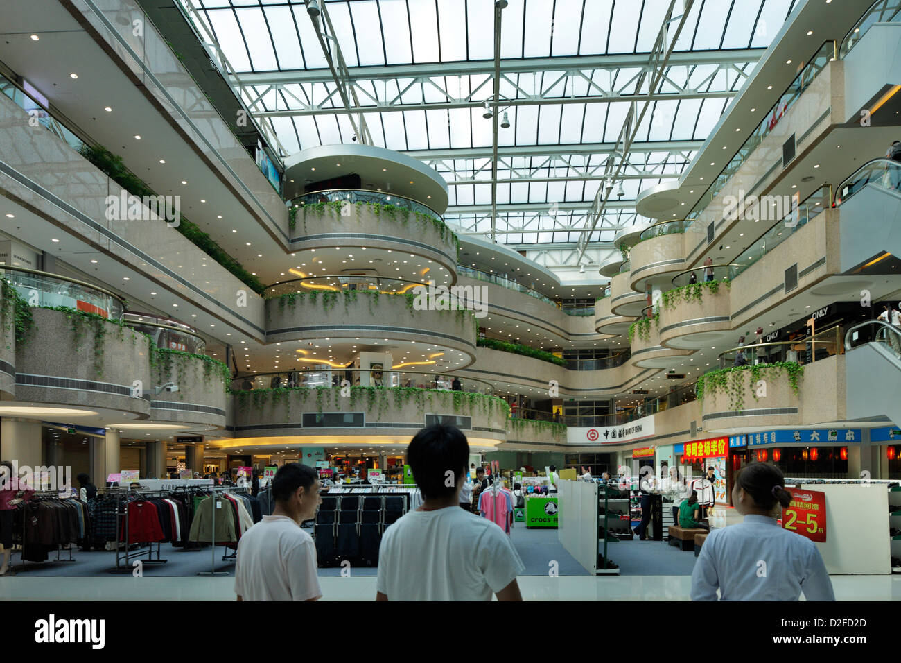 Shenzhen, Cina, dal centro commerciale per lo shopping nel centro della città di Shenzhen Foto Stock