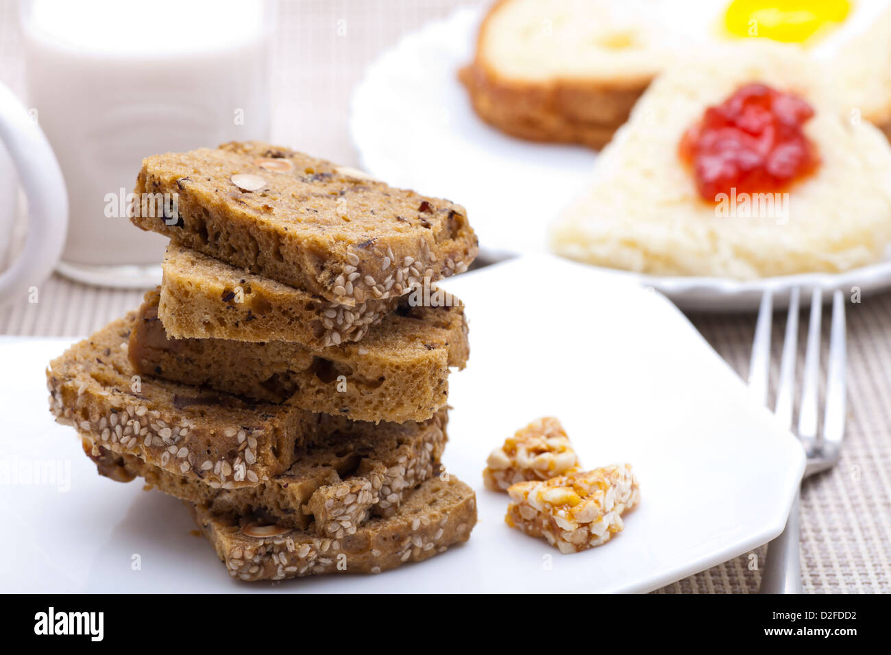 Fette di pane con sesamo e il dado. Foto Stock