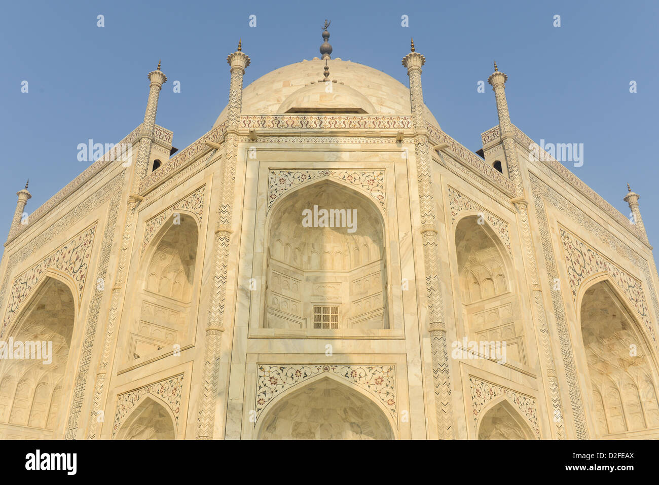 Taj Mahal Close Up su un cielo blu giorno Foto Stock