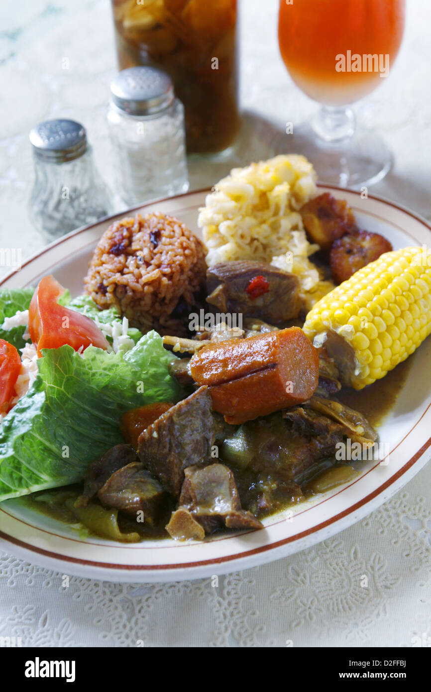 Cucina tipica locale, Harvey's Restaurant, 11B Azienda Street, Christiansted, St. Croix, Isole Vergini USA, Caraibi Foto Stock
