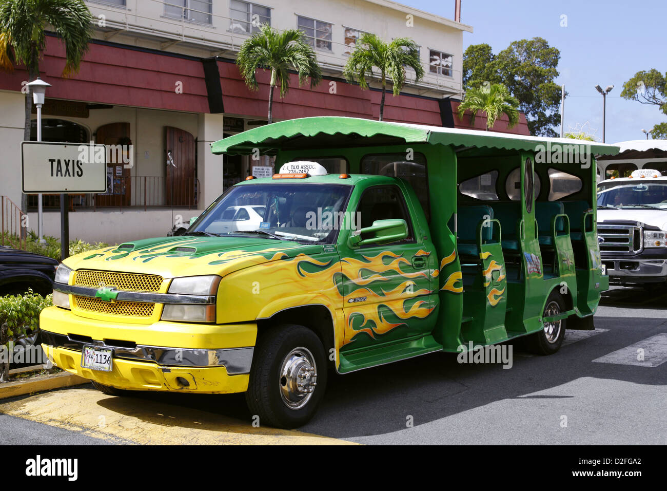 Taxi, Havensight Mall, Charlotte Amalie, san Tommaso, Isole Vergini USA, Caraibi Foto Stock