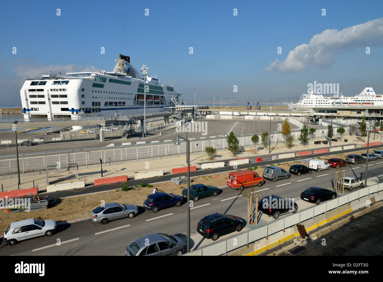 La nave di crociera / traghetto alla banchina del porto commerciale, porto di Marsiglia, Marsiglia, Francia Foto Stock