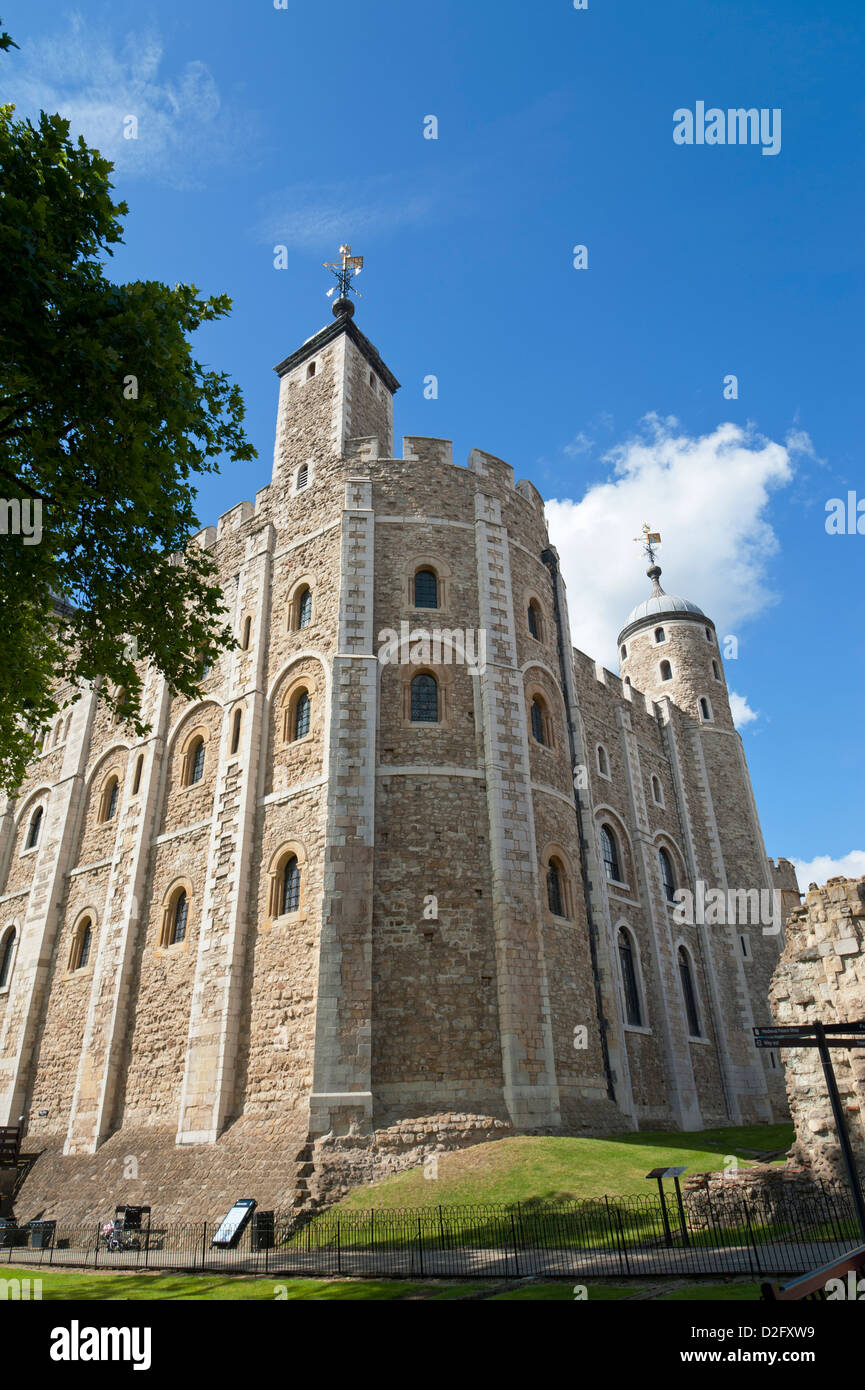 Le pareti della torre bianca sulla storica Torre di Londra, Regno Unito Foto Stock