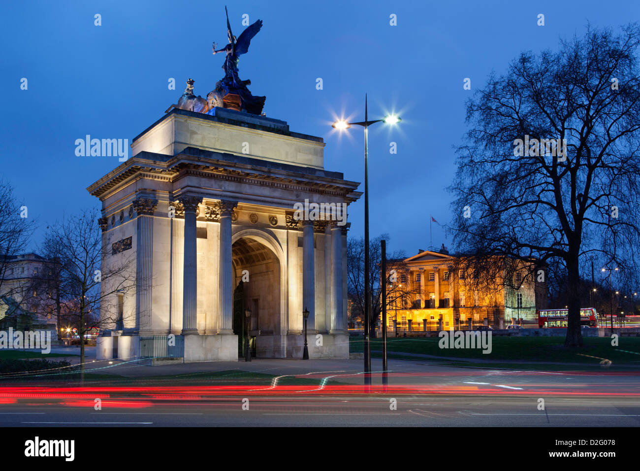Wellington Arch e Apsley House, ex casa del duca di Wellington, su Hyde Park Corner Foto Stock