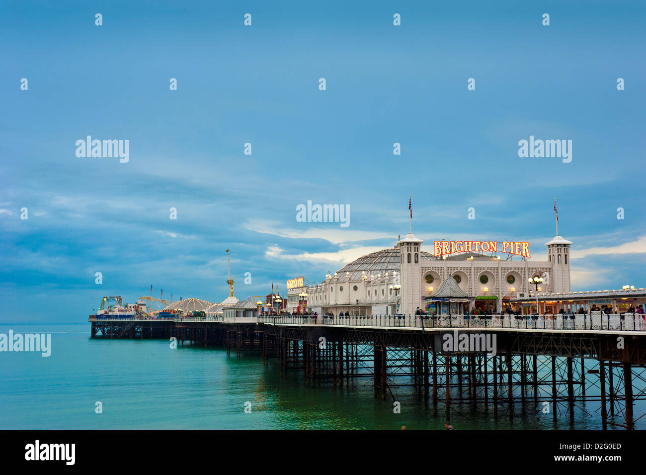 Il Brighton Pier in prima serata, Sussex, England, Regno Unito Foto Stock