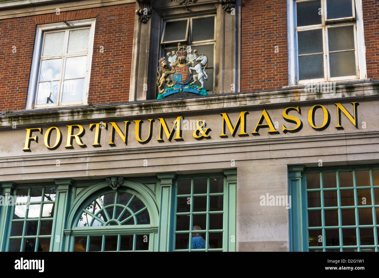 Fortnum e Mason logo del negozio, London, Regno Unito Foto Stock