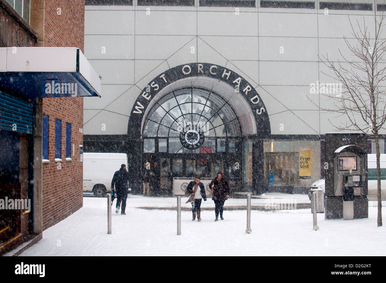 A ovest di frutteti shopping centre in caso di neve, Coventry, Regno Unito Foto Stock