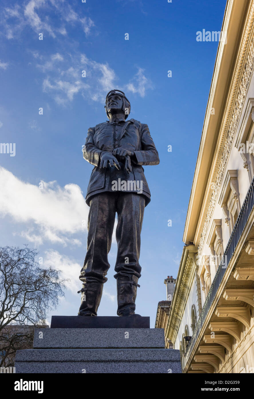 Air Chief Marshal Sir Keith Park memorial statua in Waterloo Place, Londra, Regno Unito Foto Stock