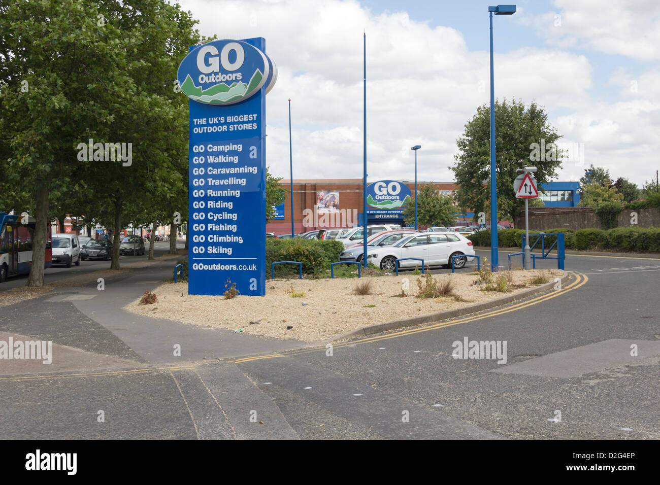 Andare all'esterno la outdoor activity superstore su Barton Street in Gloucester. Foto Stock