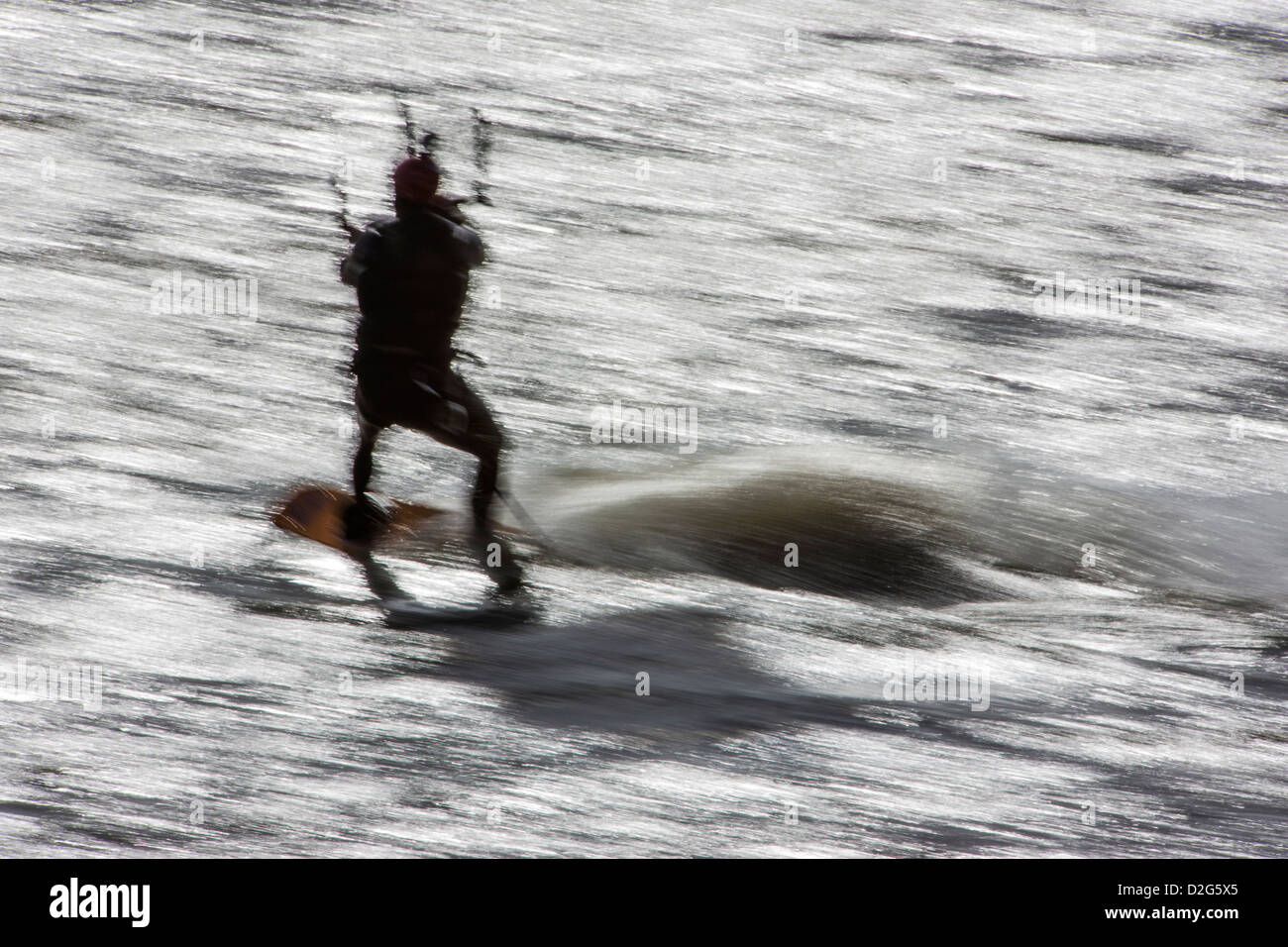 Il kitesurfing sul braccio Turnagain, Penisola di Kenai, Alaska, STATI UNITI D'AMERICA Foto Stock