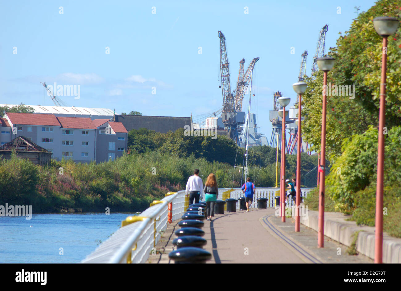 Fiume Clyde waterfront e gru di cantiere a Glasgow, Scozia Foto Stock