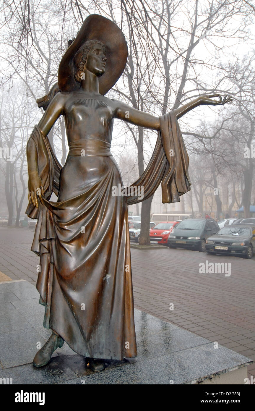 Il monumento in bronzo Vera Vasilyevna Kholodnaya (era la prima stella del cinema muto russo), Odessa, Ucraina, Europa orientale Foto Stock