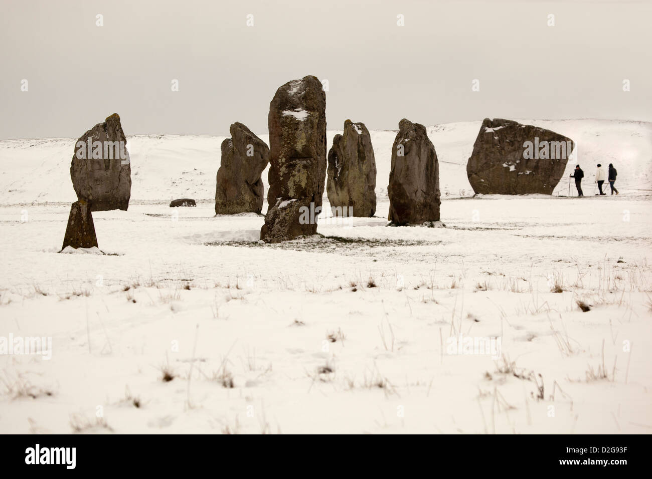 Circolo di pietra di Avebury nella neve Foto Stock