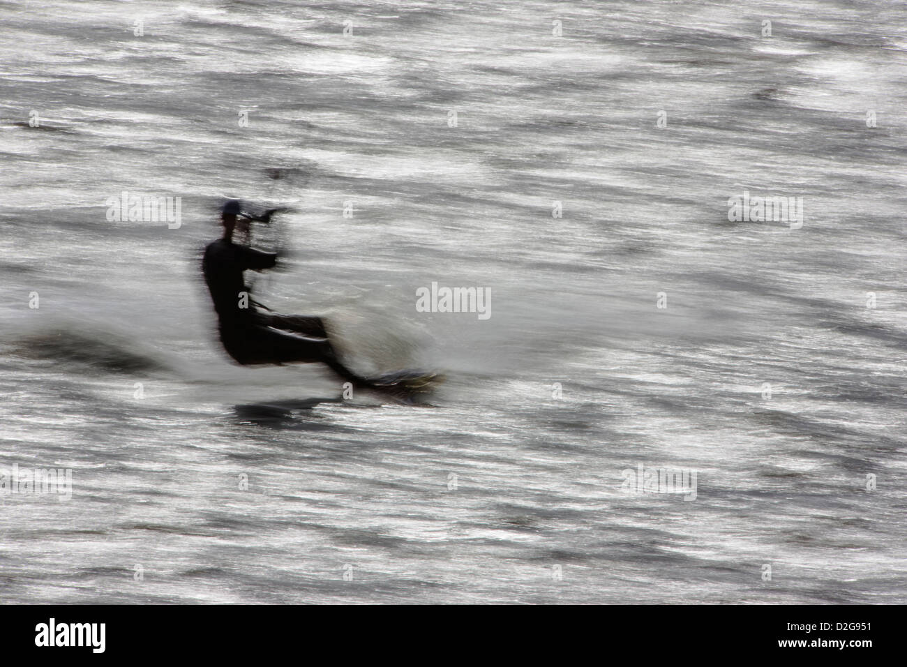 Il kitesurfing sul braccio Turnagain, Penisola di Kenai, Alaska, STATI UNITI D'AMERICA Foto Stock