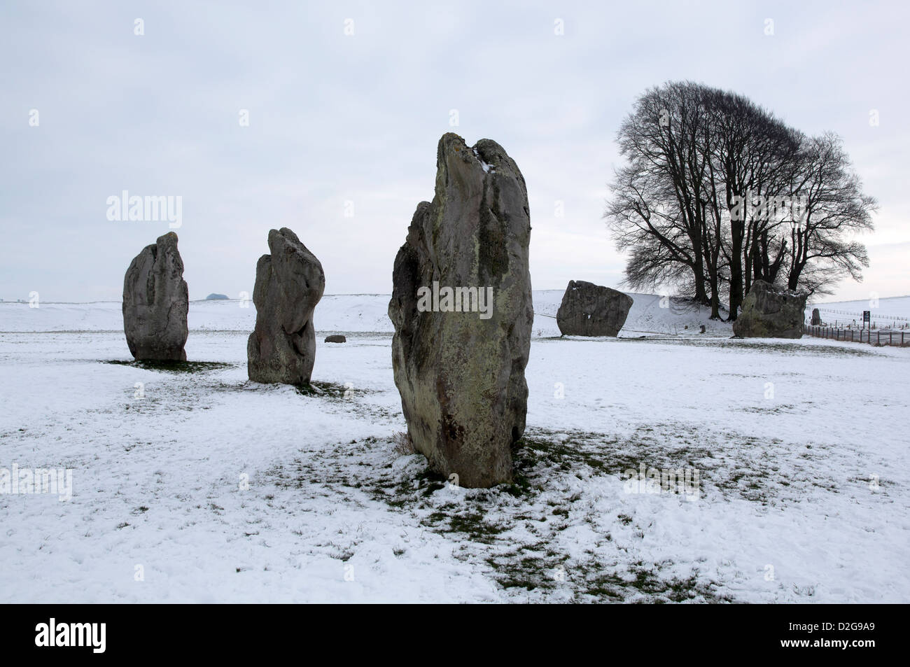 Circolo di pietra di Avebury nella neve Foto Stock