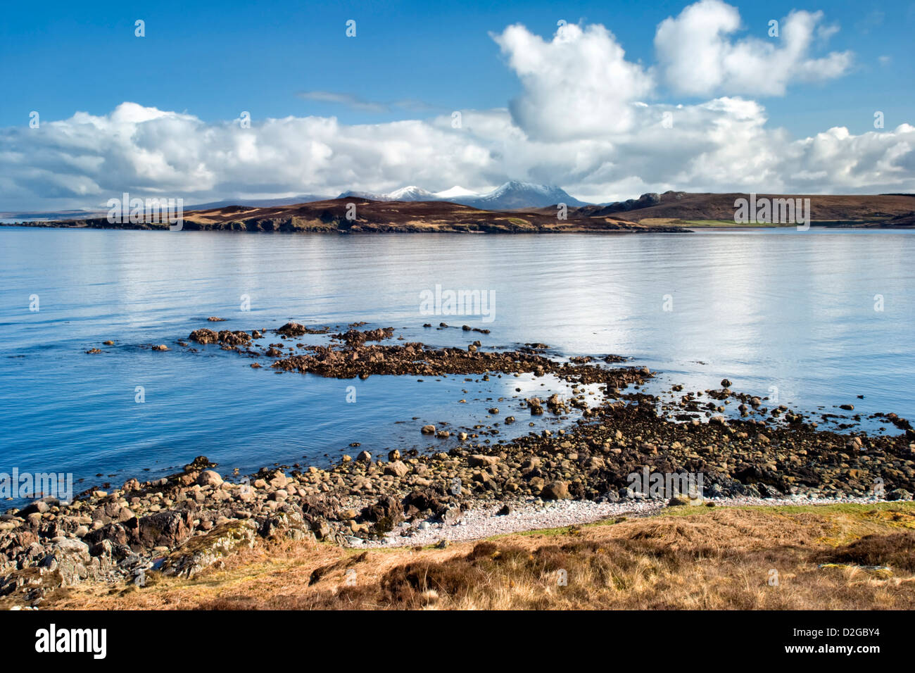 Gruinard Island o carbonchio isola come è anche noto, preso dalla costiera A832 strada in Wester Ross, Scozia Foto Stock