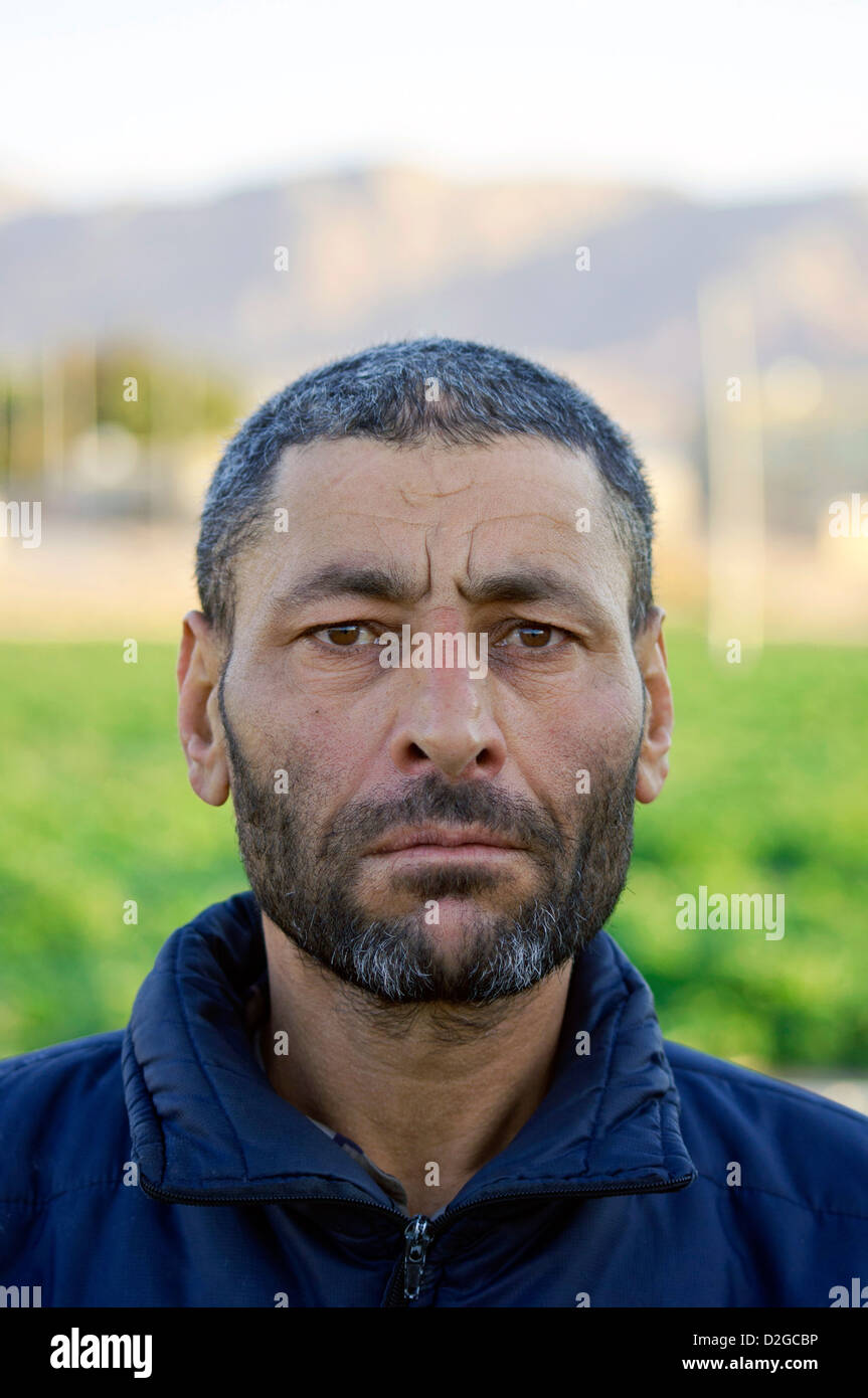 Arabo agricoltore in Jordan Valley farm Foto Stock