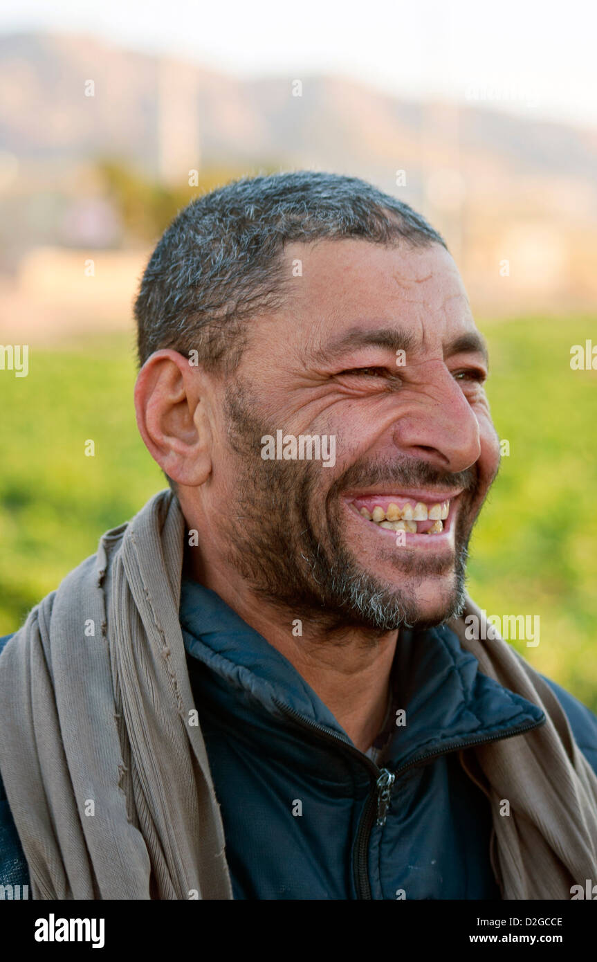 Arabo agricoltore in Jordan Valley farm Foto Stock