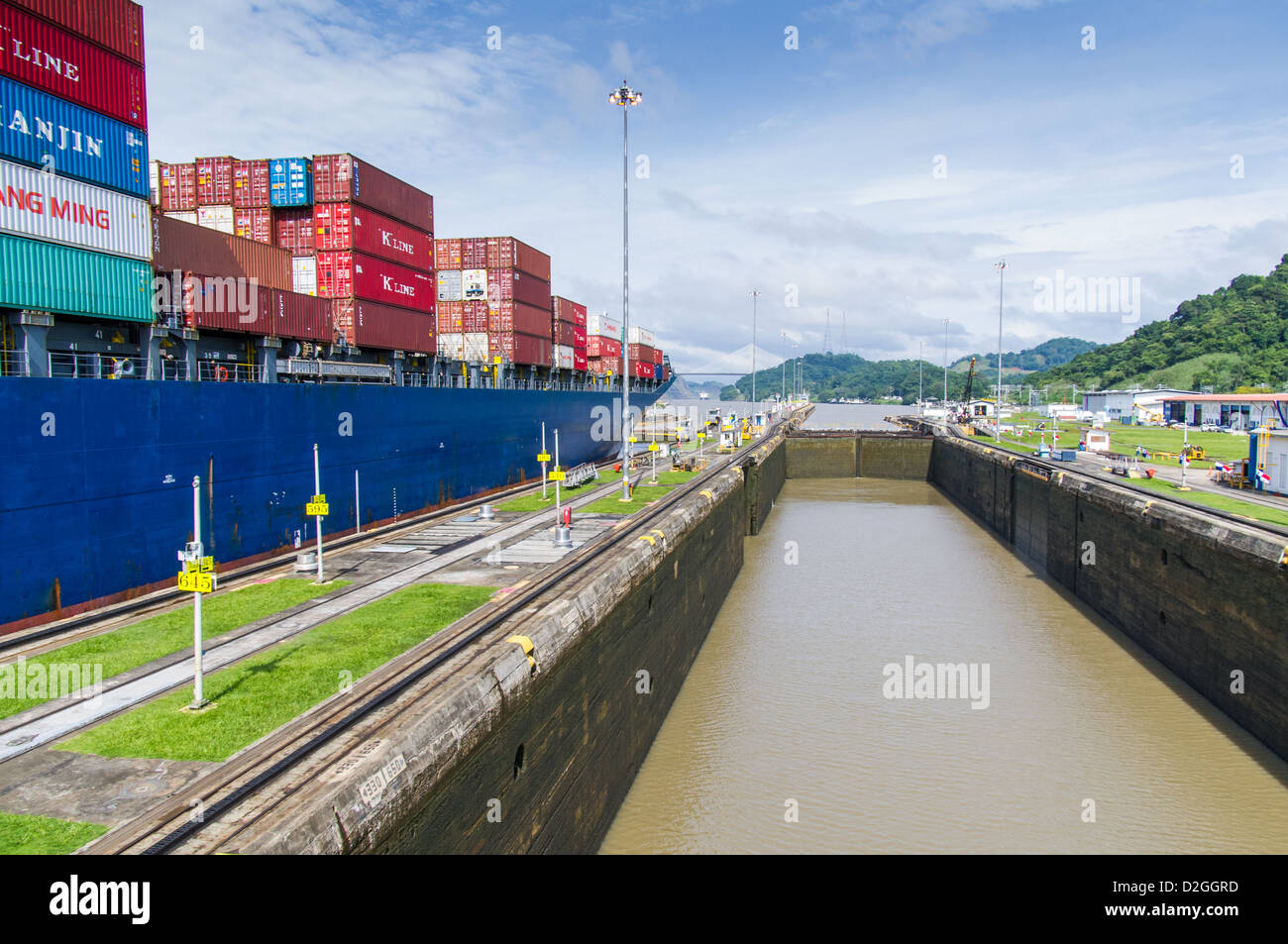 Panama Panama Canal una nave merci in transito attraverso il territorio della Pedro Miguel si blocca sul canale di Panama Foto Stock