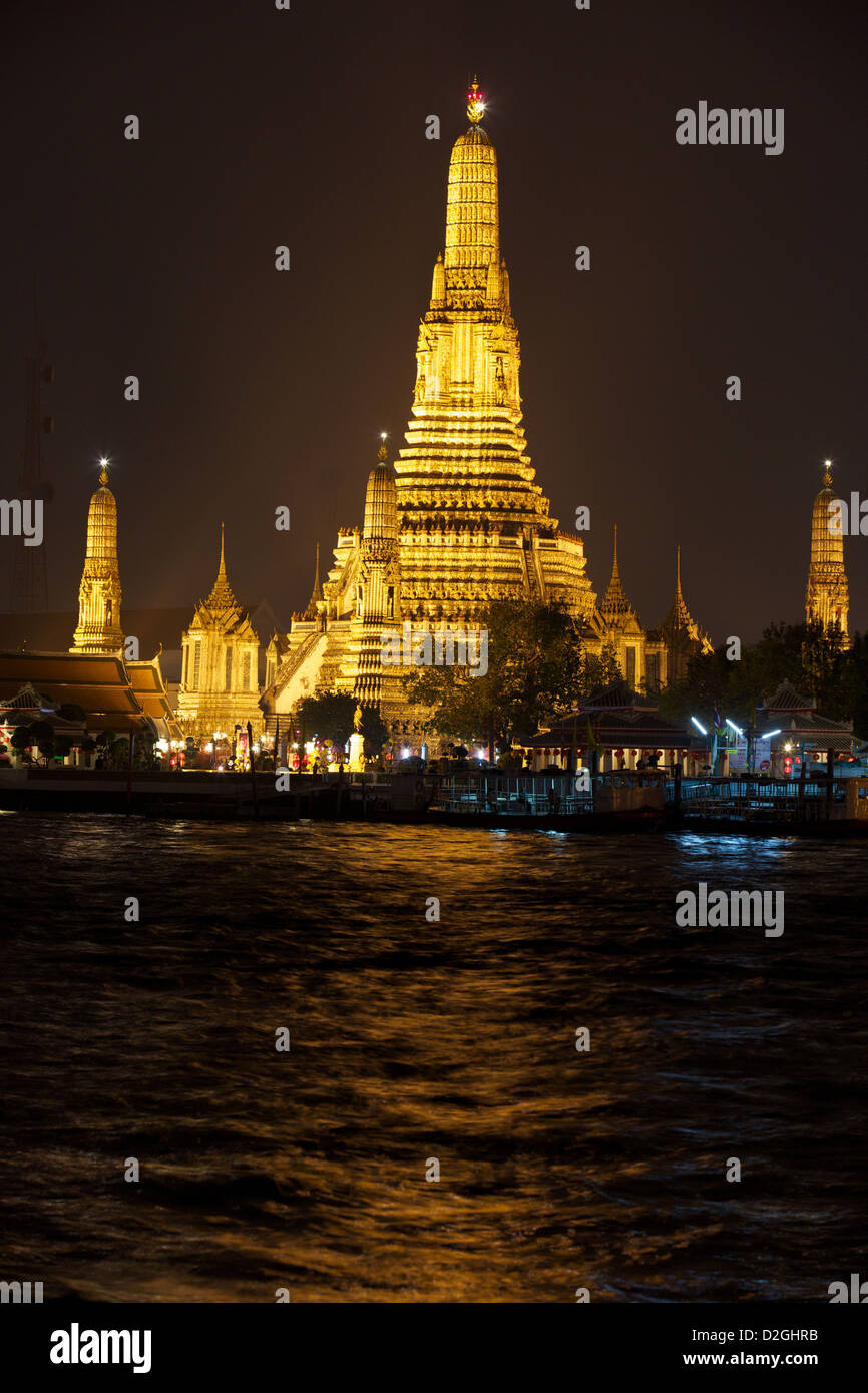 Wat Arun Bangkok in Thailandia di notte Foto Stock