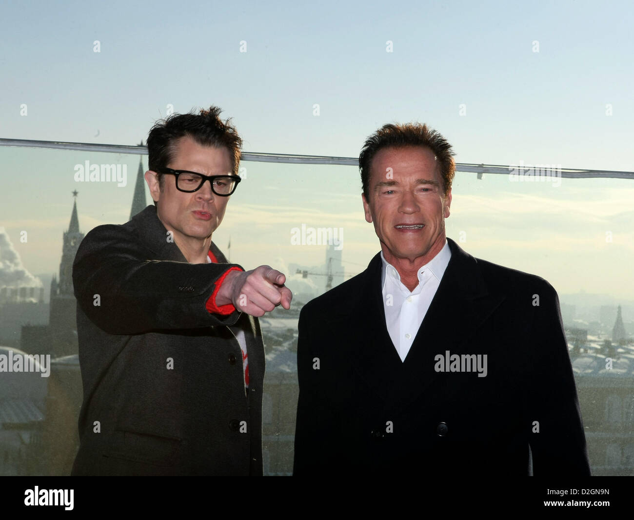 Gen 23, 2013 - Moscow, Russia . Nella foto: attori Arnold Schwarzenegger e Johnny Knoxville (l) promuovere l'ultimo supporto premier russo a Mosca. (Immagine di credito: credito: Foto di Aleksander V.Chernykh/PhotoXpress/ZUMAPRESS.com/Alamy live news) Foto Stock