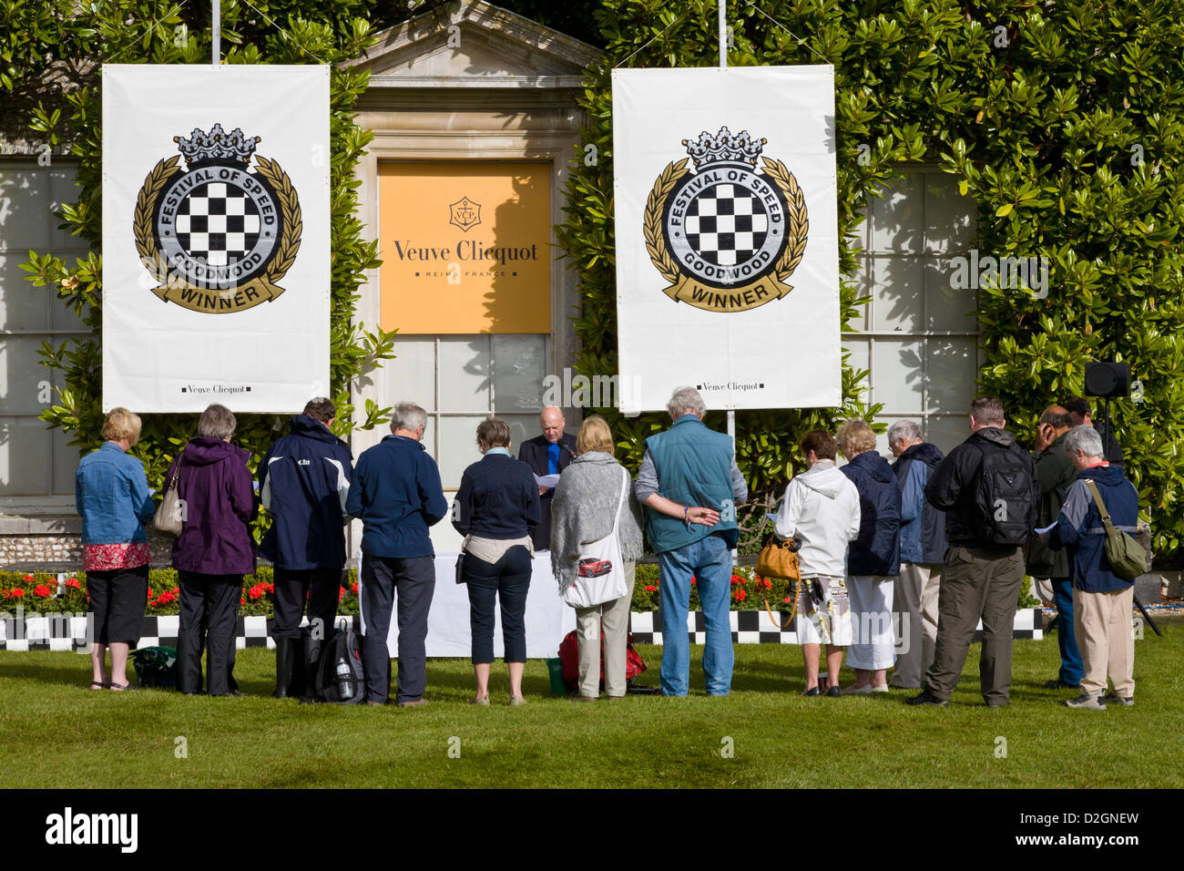 La santa Comunione è tenuto presso la parte anteriore della casa di Goodwood sulla domenica del 2012 Festival della velocità, Sussex, Regno Unito. Foto Stock