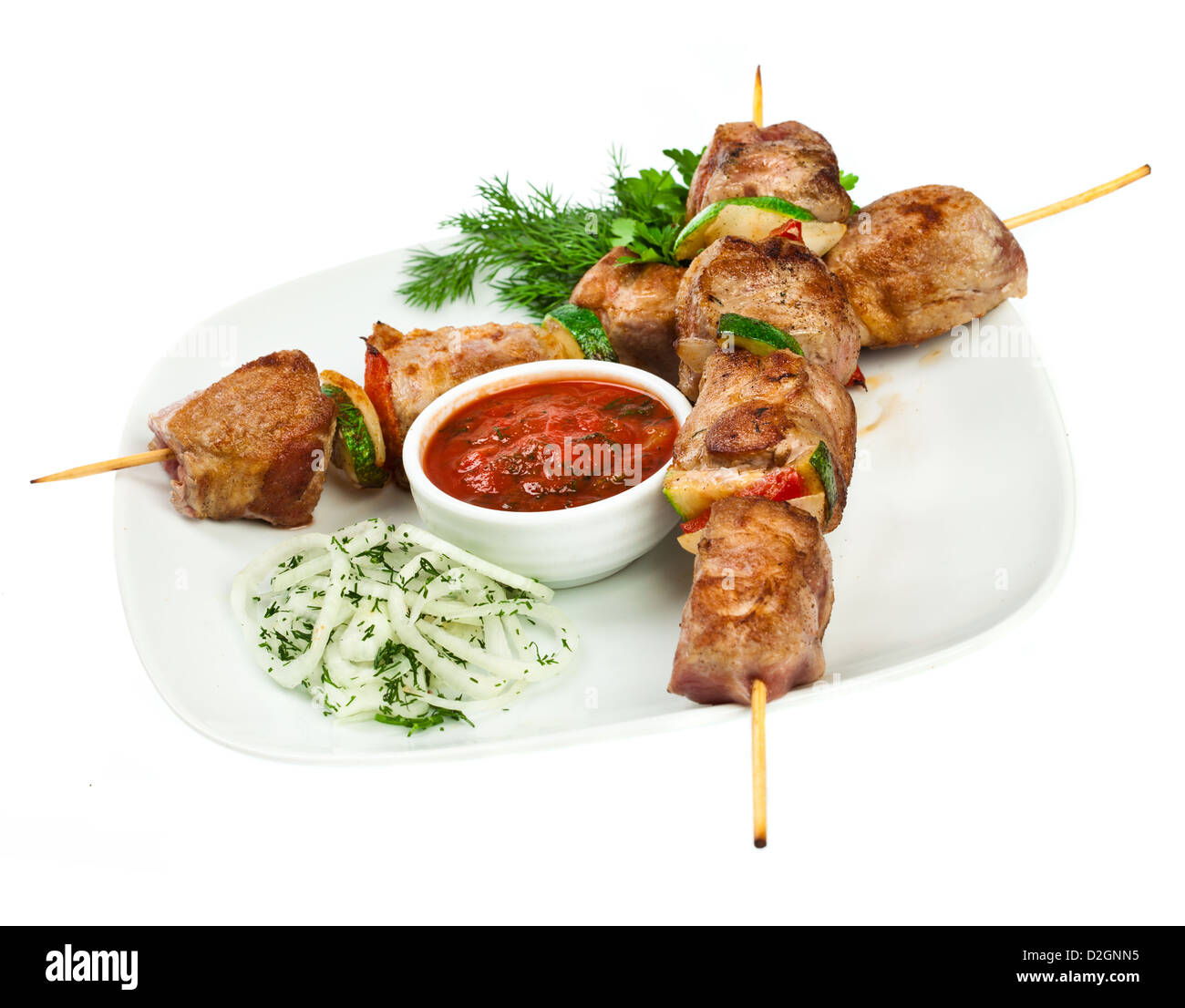 Gustose grigliate di carne, shish kebab su sfondo bianco Foto Stock