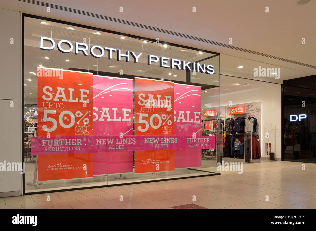Negozio vendita segno uk in vetrine a Dorothy Perkins shopping mall store Foto Stock