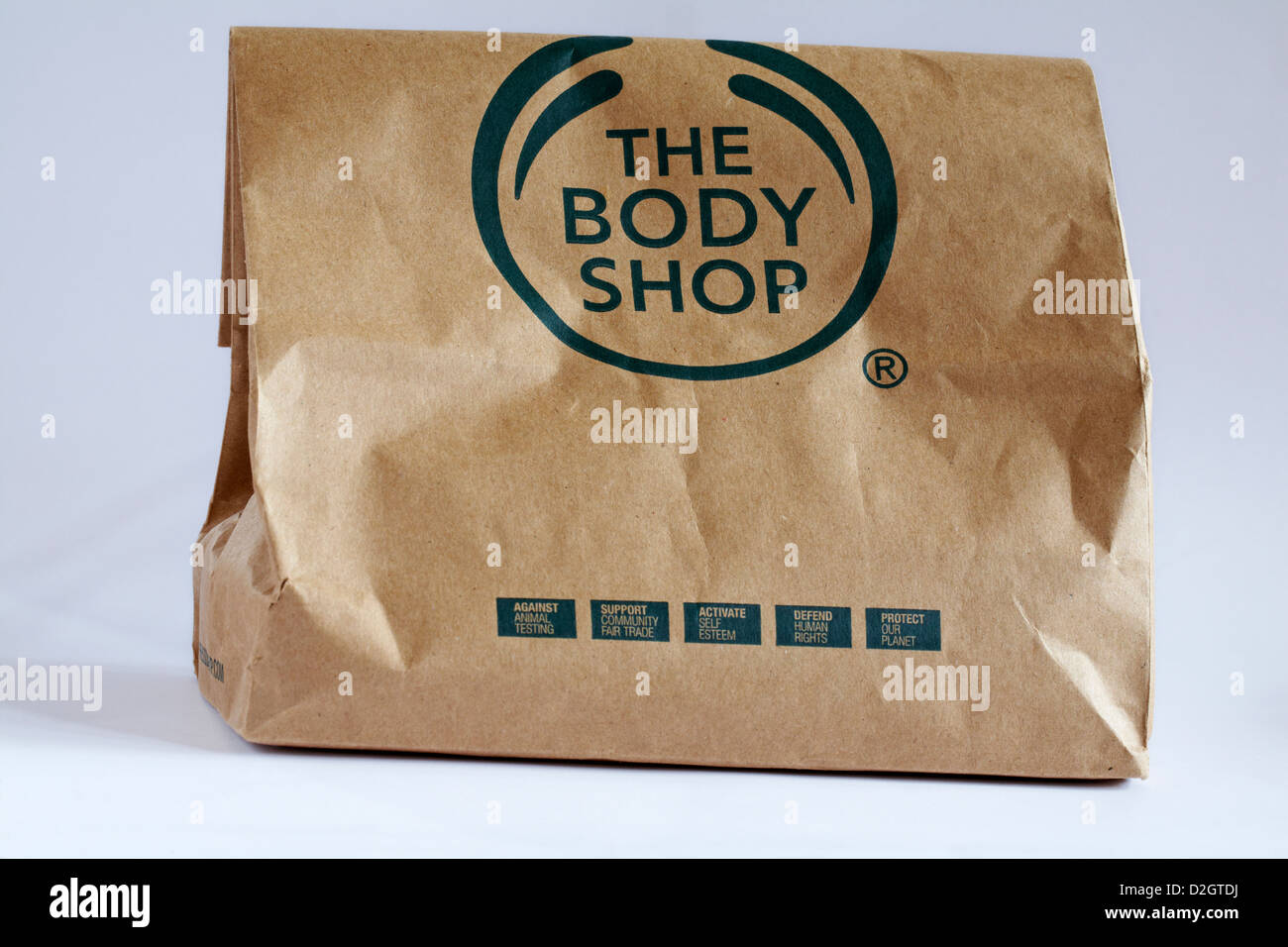 Il Body Shop carta marrone sacca isolata su sfondo bianco Foto Stock