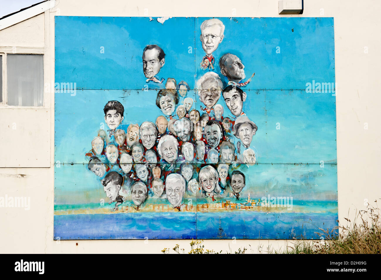 Carta murale in fronte mare Herne Bay in Inghilterra. Persone famose collegato con la città balneare. Sbiadito dall'aria di mare. Foto Stock